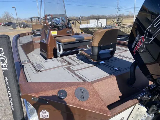 Slide: The Image of Excel Bay Pro Elite 220 2025 - 8