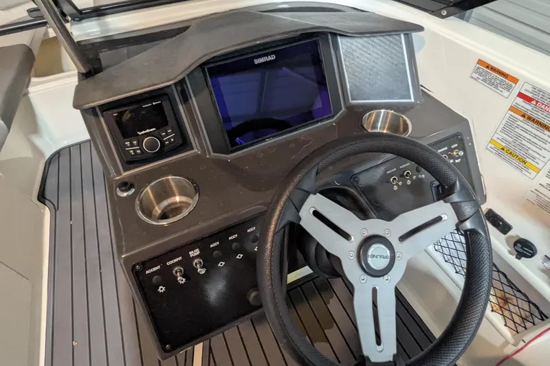 Slide: The Image of Bayliner VR6 Bowrider OB 2023 - 11