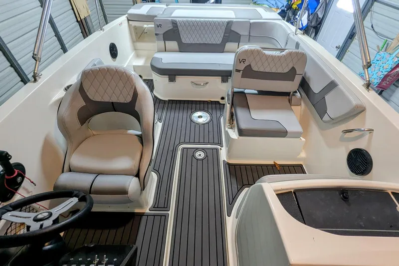 Slide: The Image of Bayliner VR6 Bowrider OB 2023 - 13