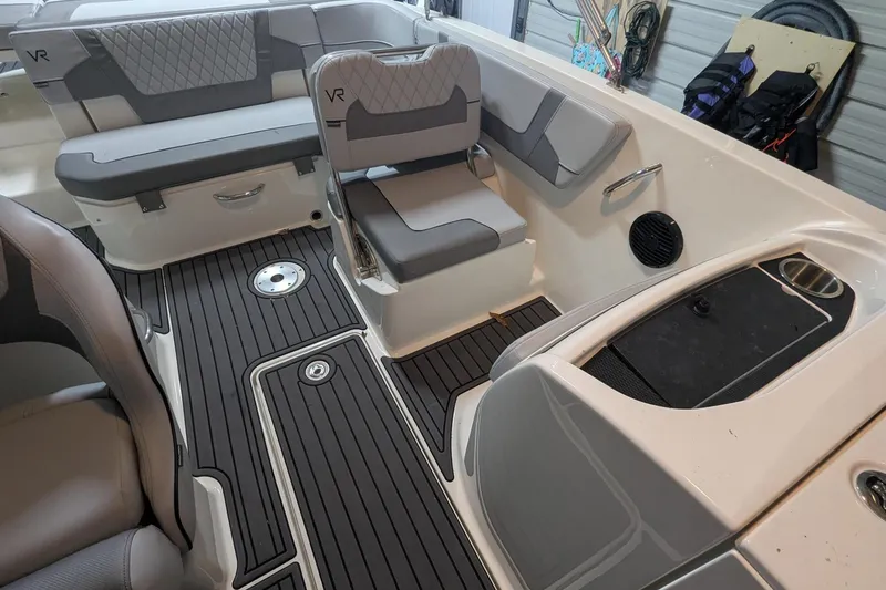 Slide: The Image of Bayliner VR6 Bowrider OB 2023 - 14