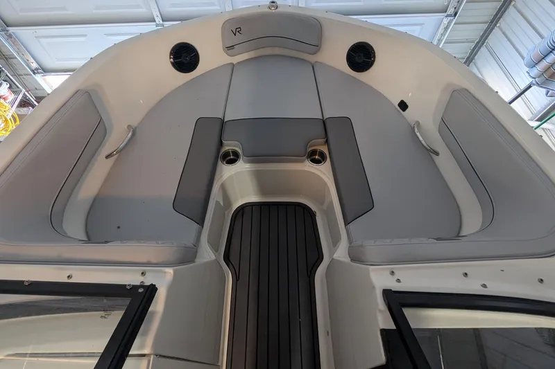 Slide: The Image of Bayliner VR6 Bowrider OB 2023 - 15