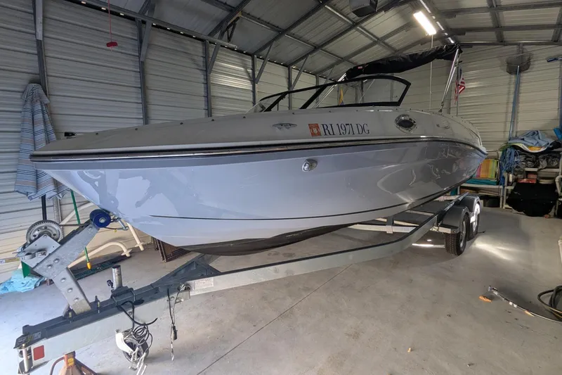 Slide: The Image of Bayliner VR6 Bowrider OB 2023 - 2