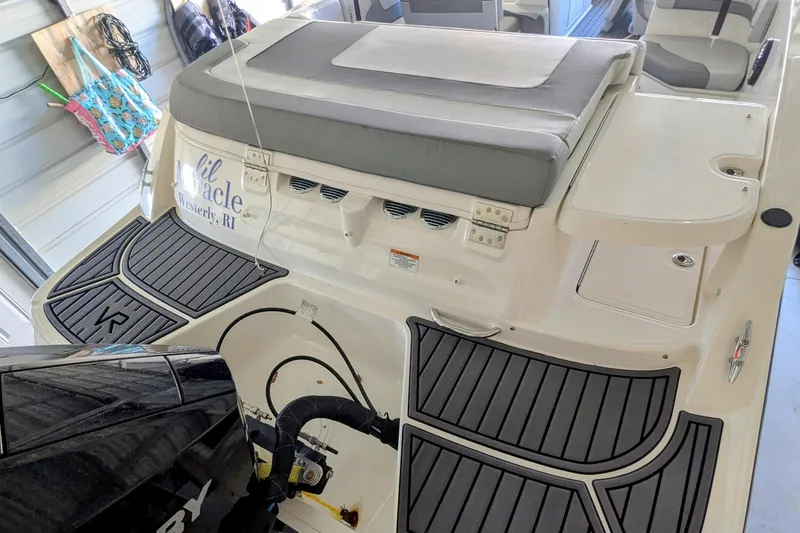 Slide: The Image of Bayliner VR6 Bowrider OB 2023 - 20