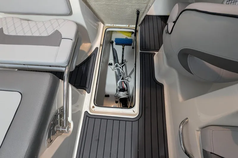 Slide: The Image of Bayliner VR6 Bowrider OB 2023 - 22