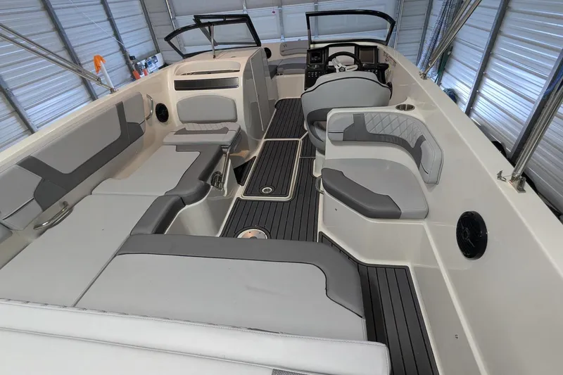 Slide: The Image of Bayliner VR6 Bowrider OB 2023 - 25
