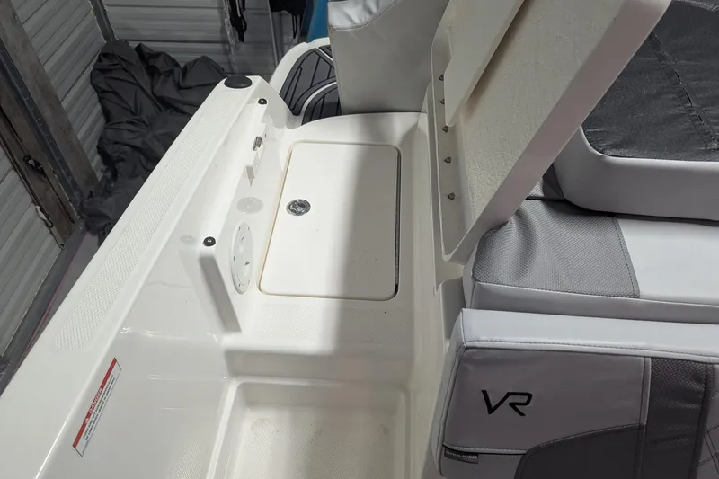 Slide: The Image of Bayliner VR6 Bowrider OB 2023 - 27