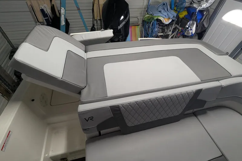 Slide: The Image of Bayliner VR6 Bowrider OB 2023 - 28