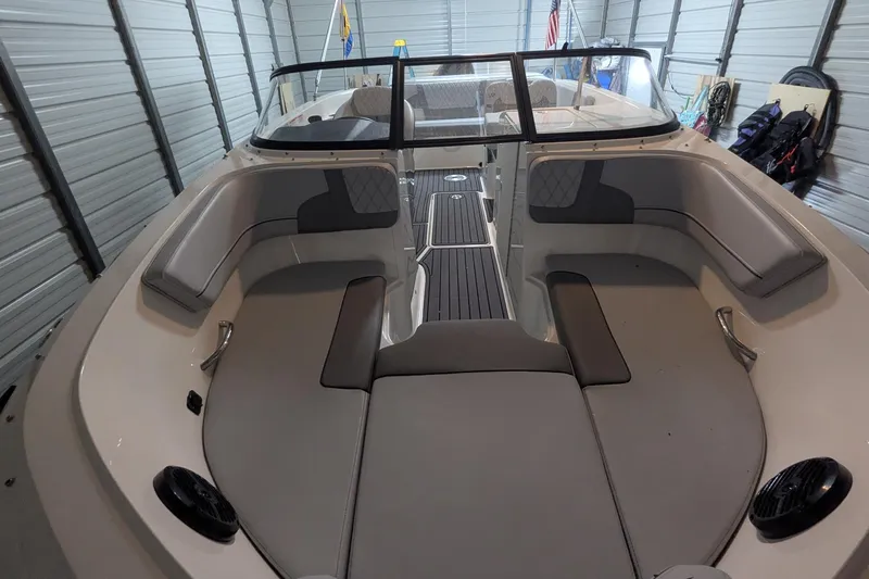 Slide: The Image of Bayliner VR6 Bowrider OB 2023 - 29