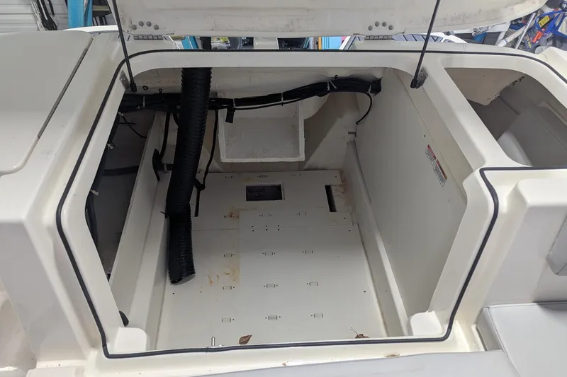 Slide: The Image of Bayliner VR6 Bowrider OB 2023 - 31