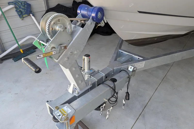 Slide: The Image of Bayliner VR6 Bowrider OB 2023 - 34