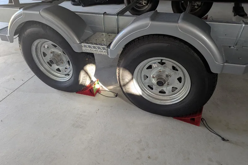 Slide: The Image of Bayliner VR6 Bowrider OB 2023 - 35