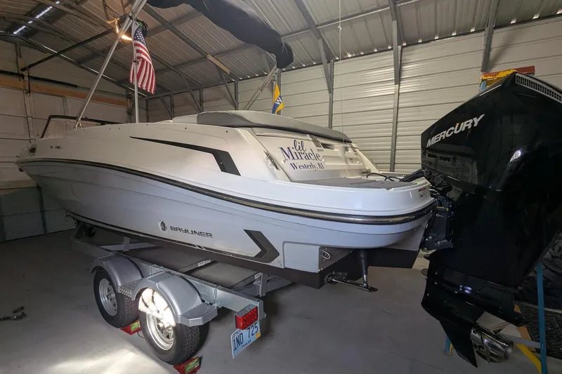 Slide: The Image of Bayliner VR6 Bowrider OB 2023 - 6