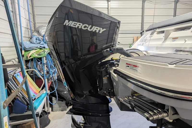 Slide: The Image of Bayliner VR6 Bowrider OB 2023 - 8