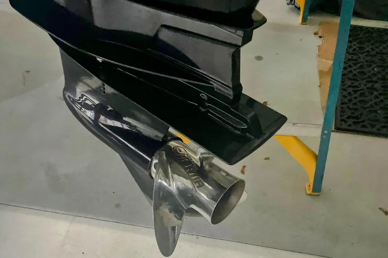 Slide: The Image of Bayliner VR6 Bowrider OB 2023 - 9