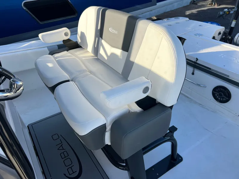 Slide: The Image of 2025 Robalo 266 Cayman SD boat seating with armrests, featuring sleek white and gray design. - 14