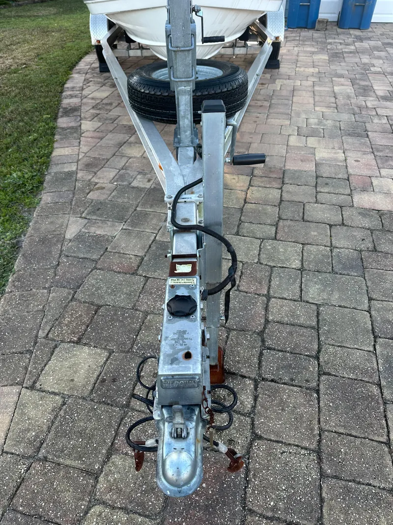 Slide: The Image of Trailer hitch of a 2015 NauticStar 2000 XSDC on a brick driveway. - 15