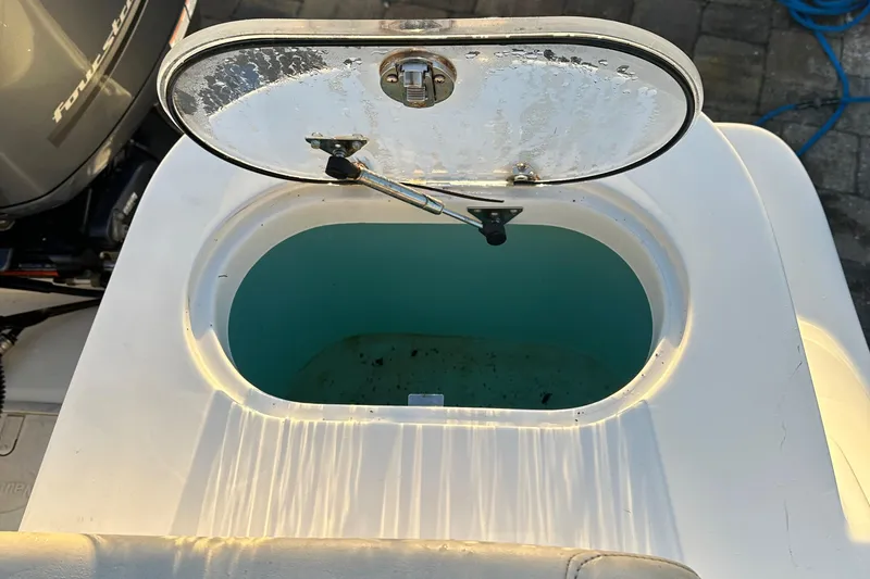Slide: The Image of Open livewell on 2015 NauticStar 2000 XSDC boat, showing interior details. - 30