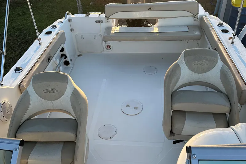 Slide: The Image of 2015 NauticStar 2000 XSDC boat interior with seating and clean deck. - 33