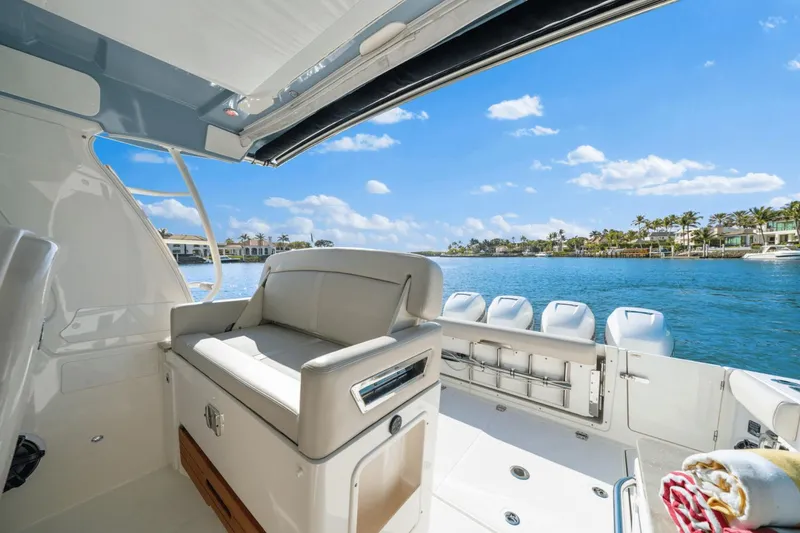 Slide: The Image of Boston Whaler 380 Realm 2021 - 29