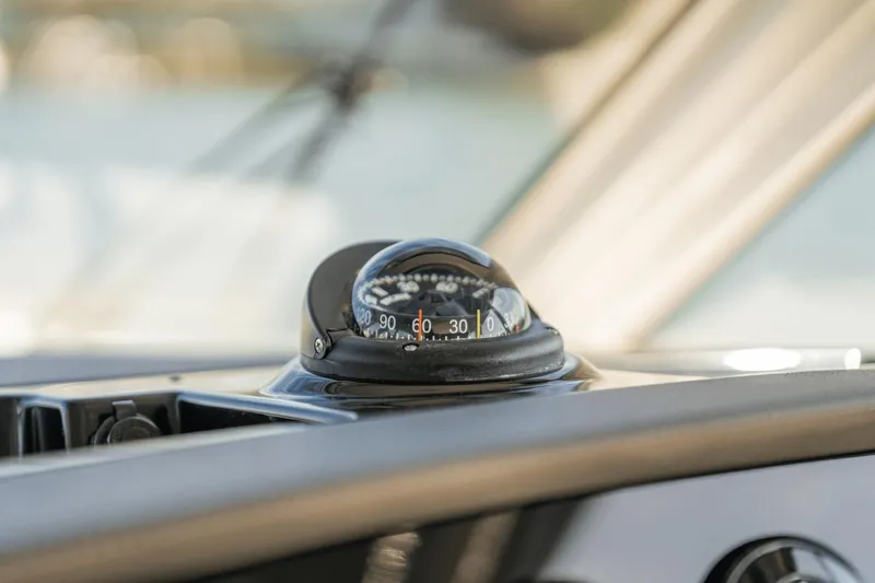 Slide: The Image of Boston Whaler 380 Realm 2021 - 32