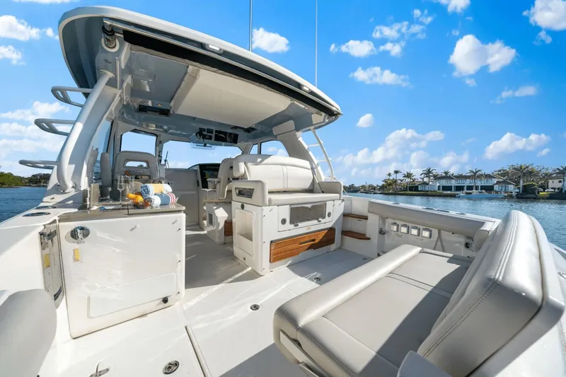 Slide: The Image of Boston Whaler 380 Realm 2021 - 36
