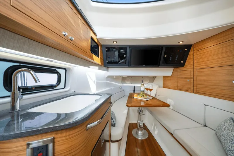 Slide: The Image of Boston Whaler 380 Realm 2021 - 49