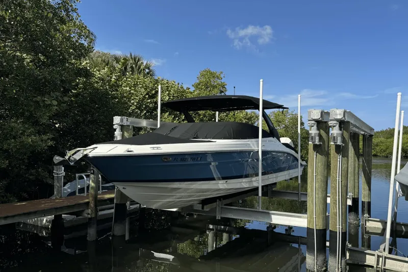 Slide: The Image of Sea Ray 280 SLX Outboard 2024 - 3