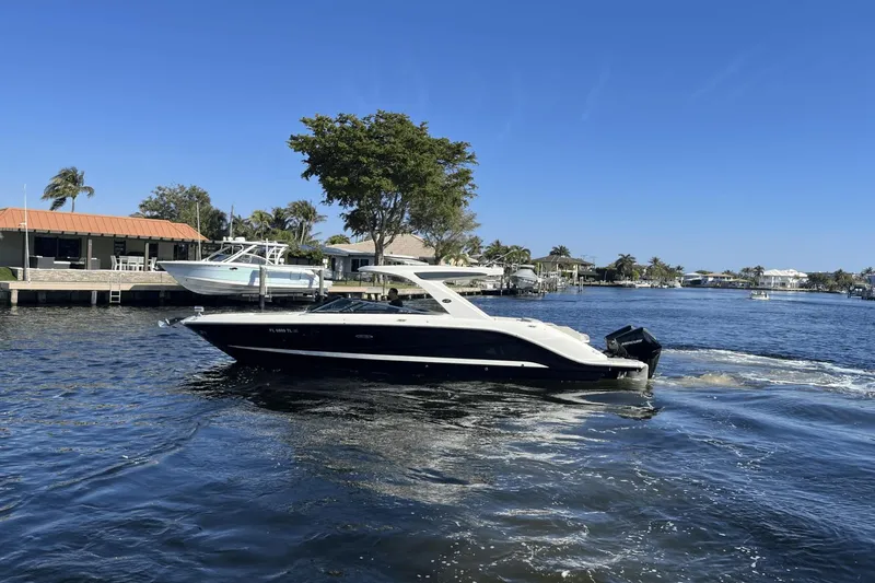 Slide: The Image of Sea Ray 310 SLX Outboard 2023 - 3