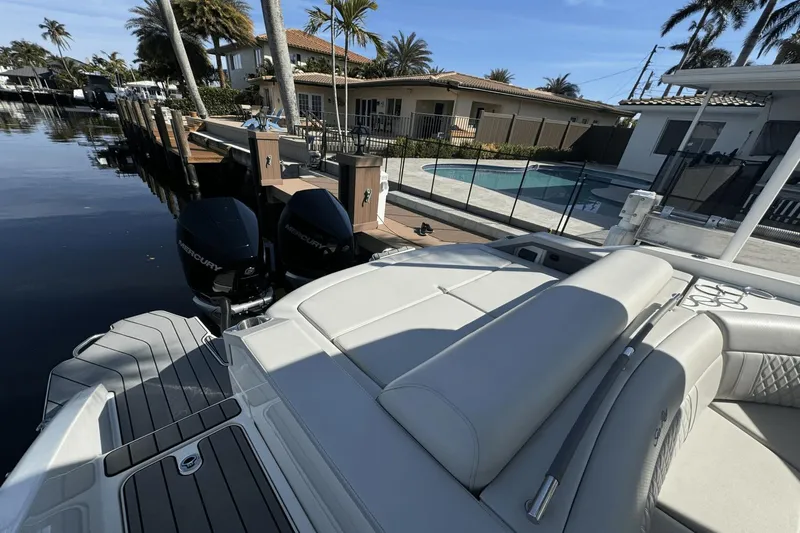 Slide: The Image of Sea Ray 310 SLX Outboard 2023 - 36