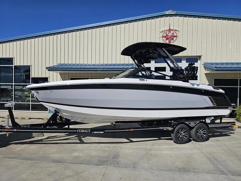 Slide: The Image of Cobalt R8 Surf 2025 - 1