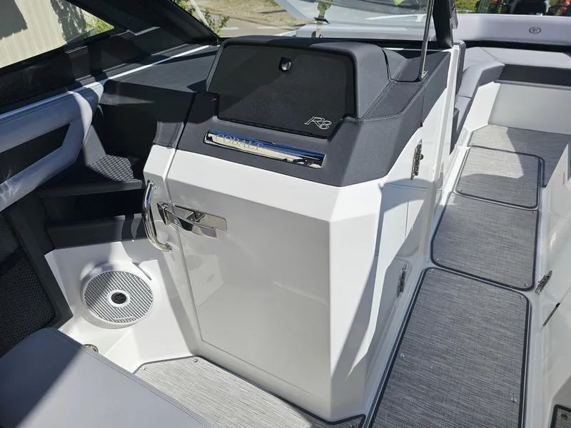 Slide: The Image of Cobalt R8 Surf 2025 - 19