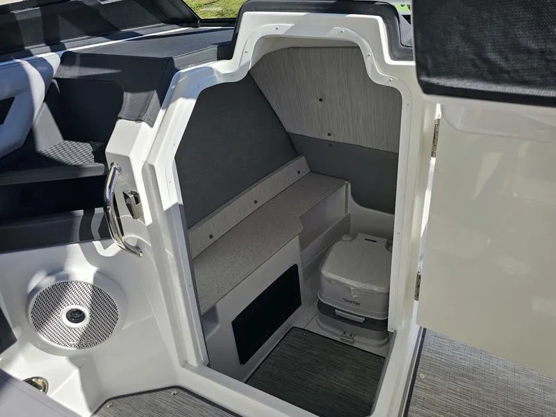 Slide: The Image of Cobalt R8 Surf 2025 - 20