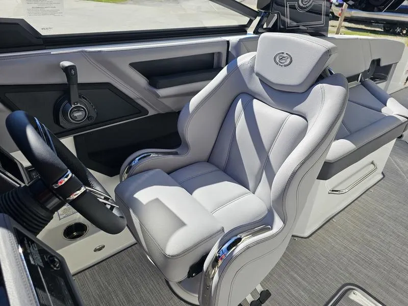 Slide: The Image of Cobalt R8 Surf 2025 - 22