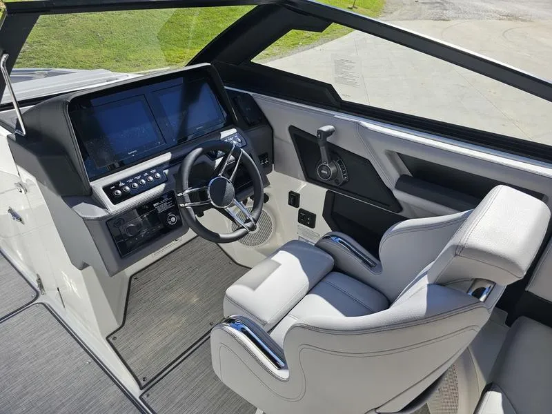 Slide: The Image of Cobalt R8 Surf 2025 - 23