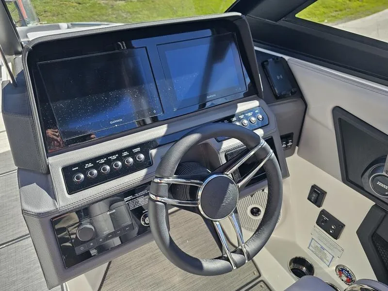 Slide: The Image of Cobalt R8 Surf 2025 - 24