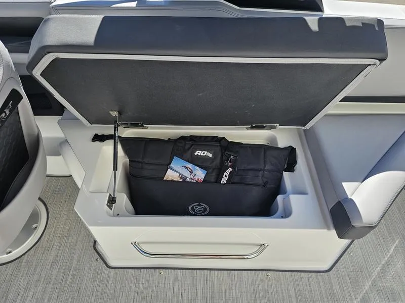 Slide: The Image of Cobalt R8 Surf 2025 - 25