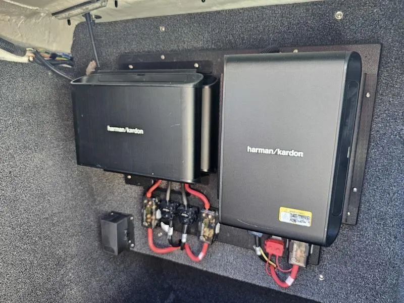 Slide: The Image of Cobalt R8 Surf 2025 - 32