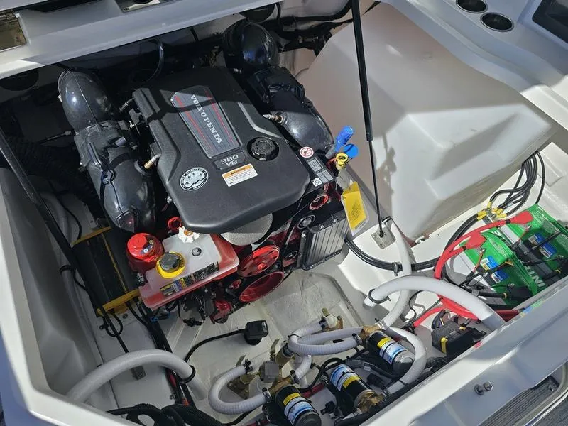 Slide: The Image of Cobalt R8 Surf 2025 - 35