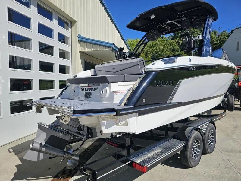 Slide: The Image of Cobalt R8 Surf 2025 - 7