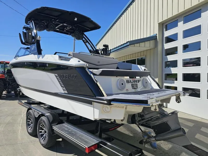 Slide: The Image of Cobalt R8 Surf 2025 - 8