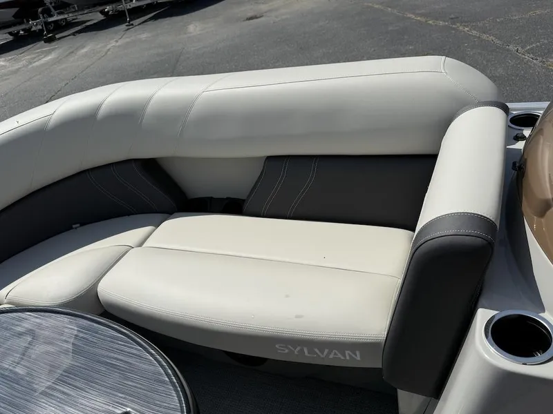 Slide: The Image of Sylvan Mirage 822 CLS DH 2025 - 10