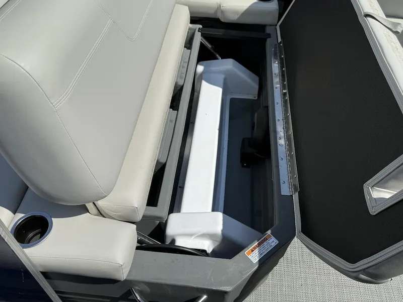 Slide: The Image of Sylvan Mirage 822 CLS DH 2025 - 12