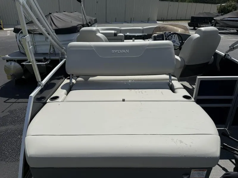 Slide: The Image of Sylvan Mirage 822 CLS DH 2025 - 15