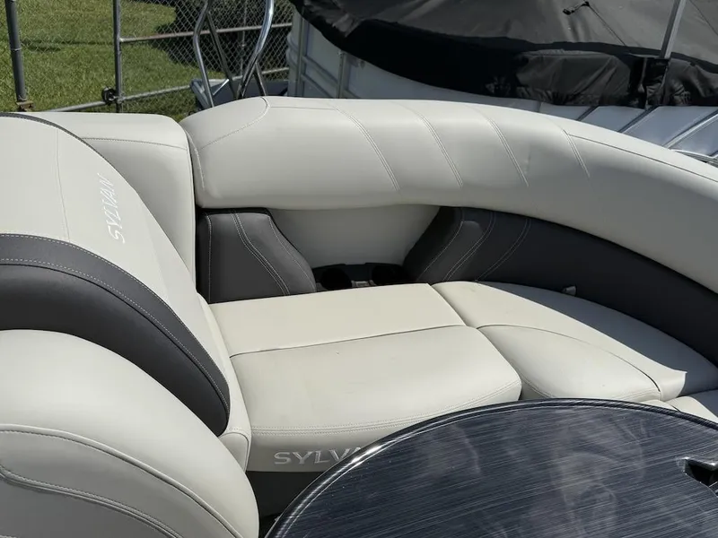 Slide: The Image of Sylvan Mirage 822 CLS DH 2025 - 7