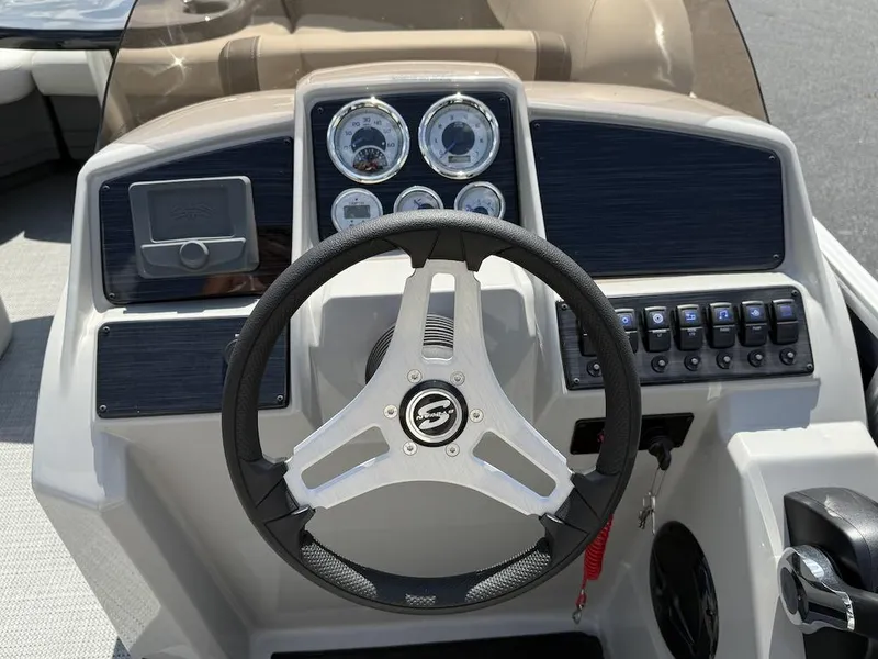 Slide: The Image of Sylvan Mirage 822 CLS DH 2025 - 8