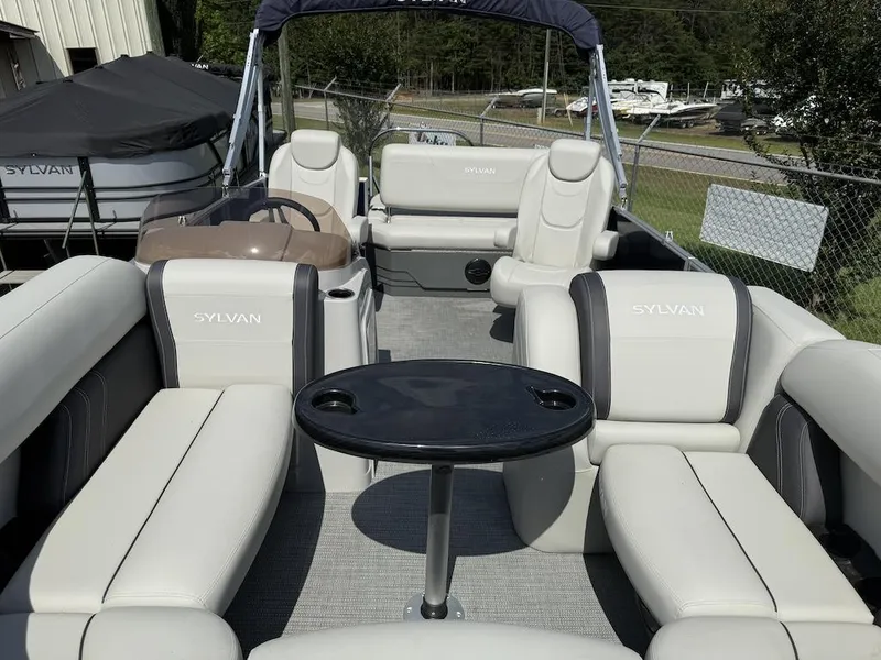 Slide: The Image of Sylvan Mirage 822 CLS DH 2025 - 9