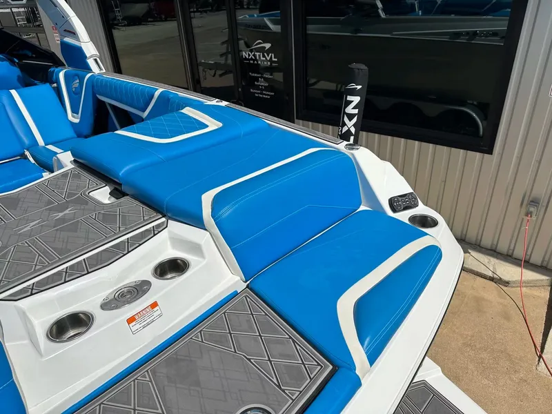 Slide: The Image of Tigé 25ZX 2022 - 11