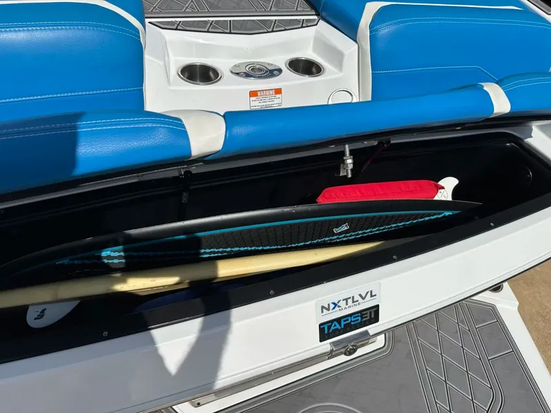 Slide: The Image of Tigé 25ZX 2022 - 12