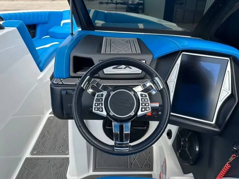 Slide: The Image of Tigé 25ZX 2022 - 18