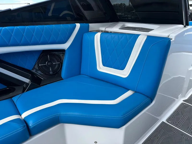 Slide: The Image of Tigé 25ZX 2022 - 23